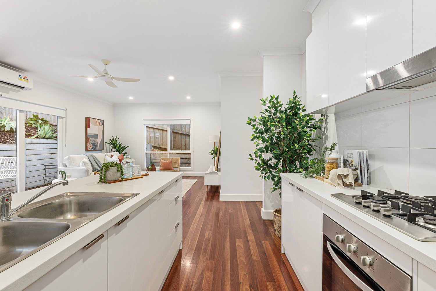 Gallery: 1/10 Hickman Street
