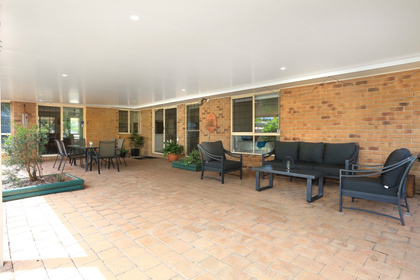 110 Macquarie Avenue MOLENDINAR 4
