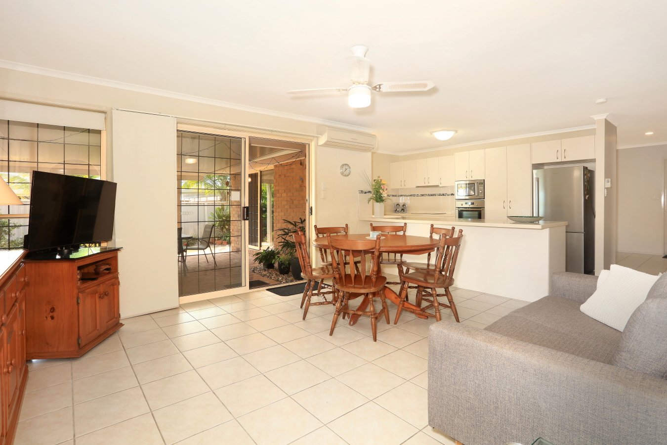 110 Macquarie Avenue MOLENDINAR 10