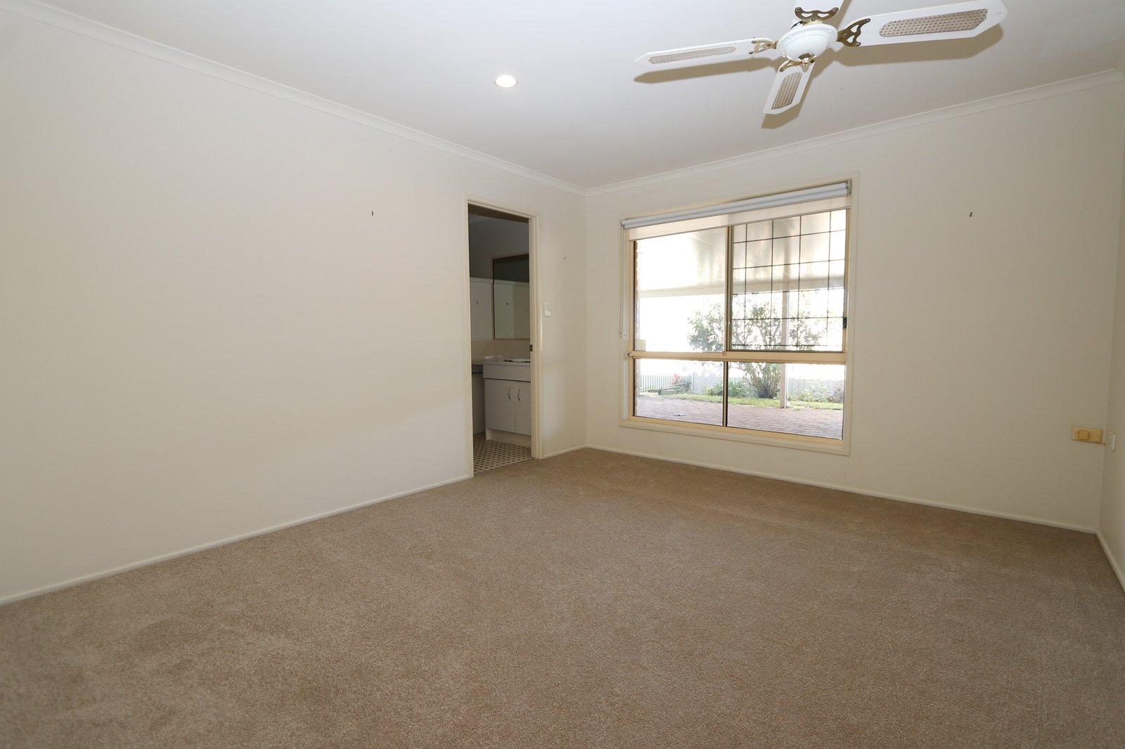 110 Macquarie Avenue MOLENDINAR 14