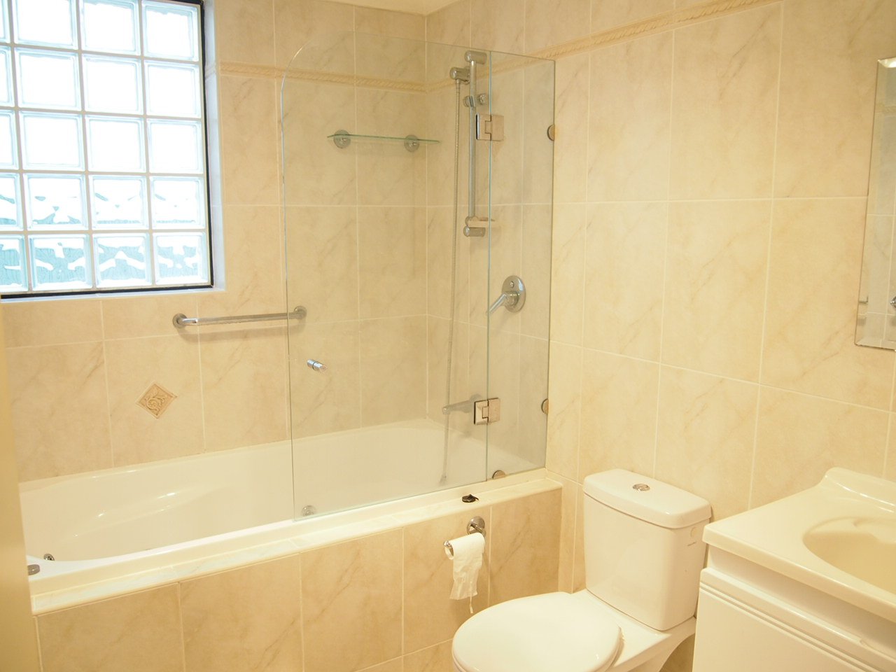 110 MORSHEAD Drive HURSTVILLE GROVE 6