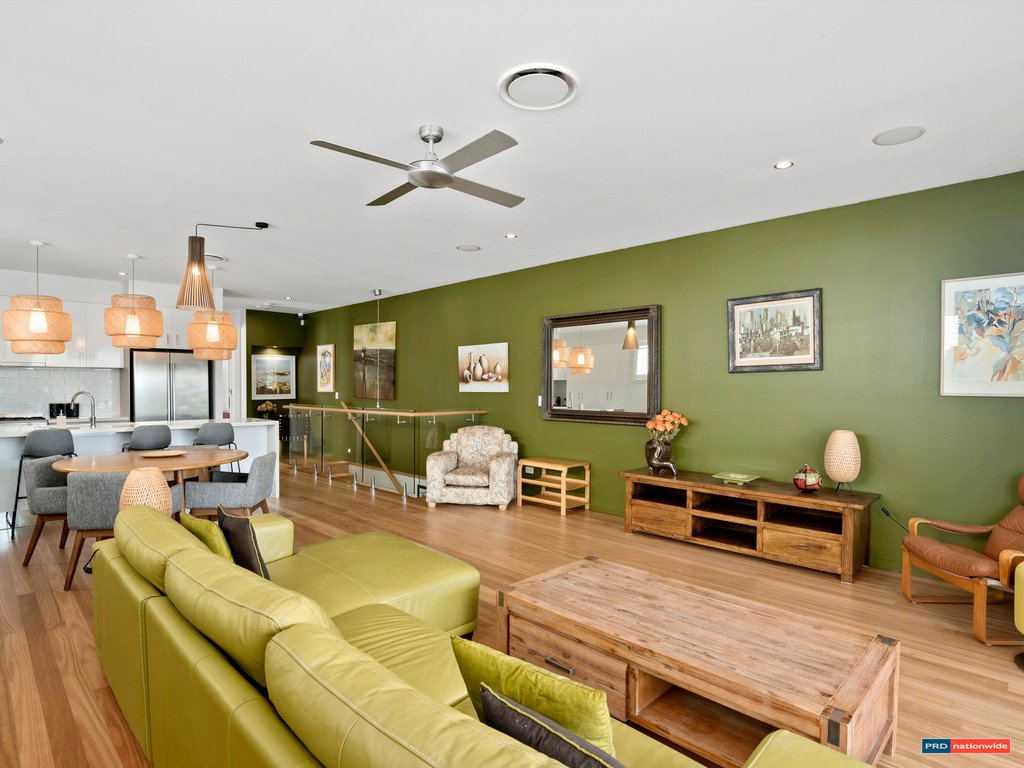 1/10 Murlong Crescent PALM BEACH 6
