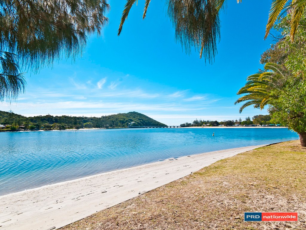 1/10 Murlong Crescent PALM BEACH 18