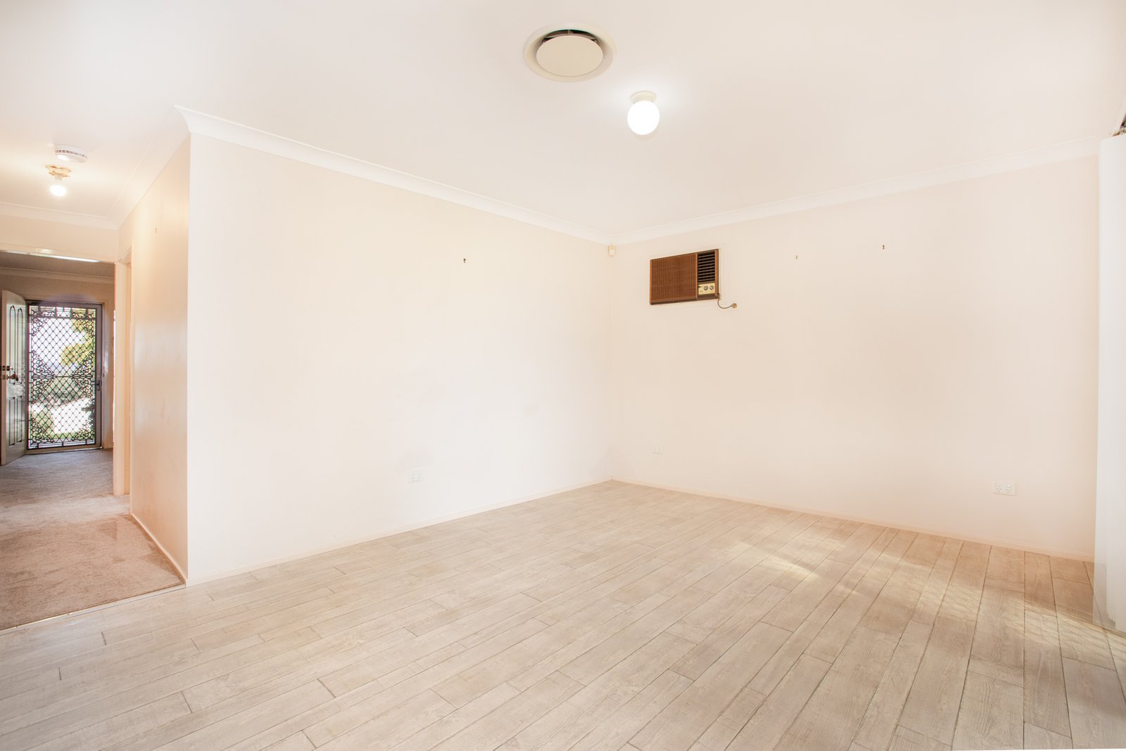 1/10 Quinton Close RUTHERFORD 5