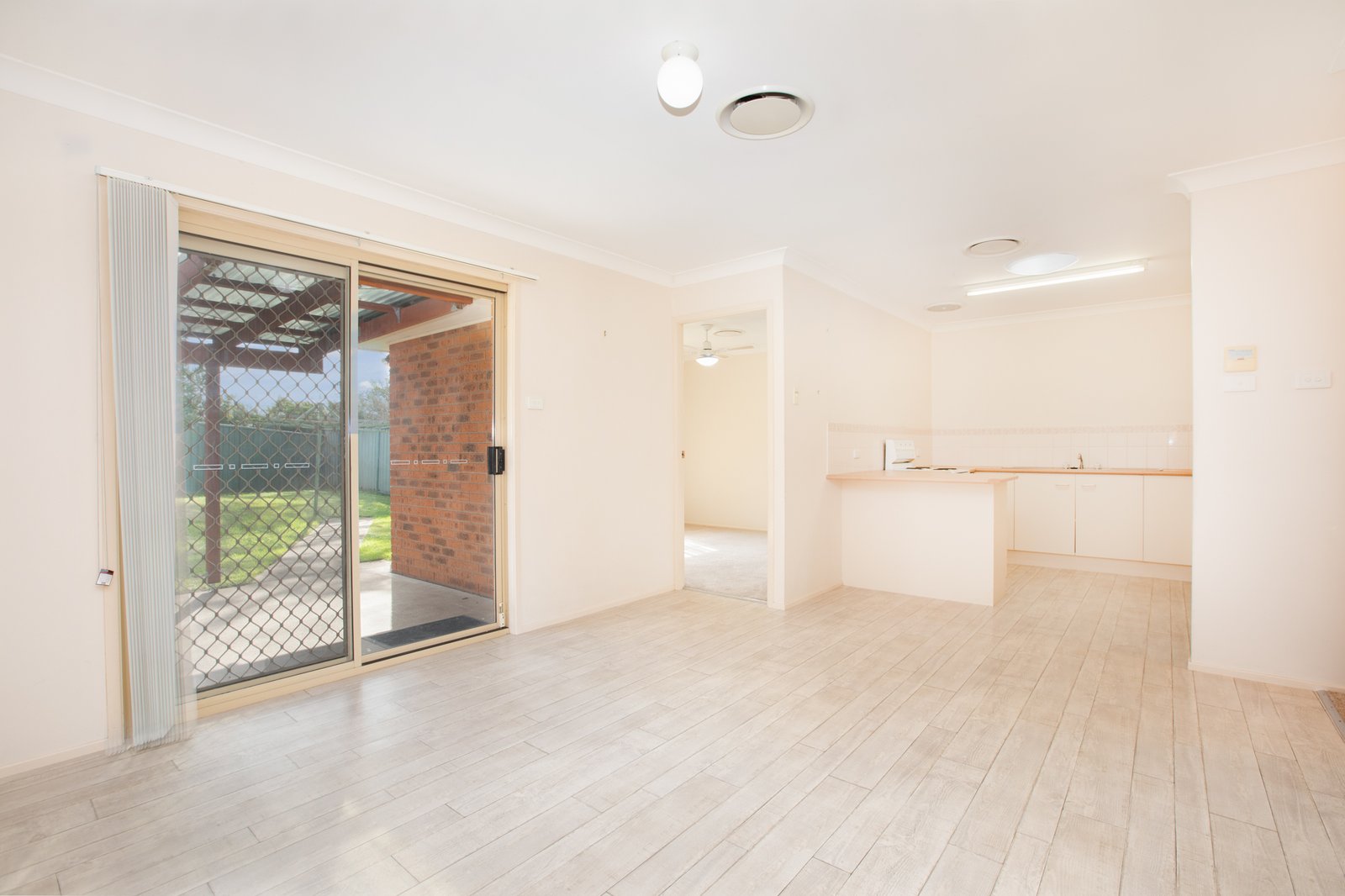 1/10 Quinton Close RUTHERFORD 7