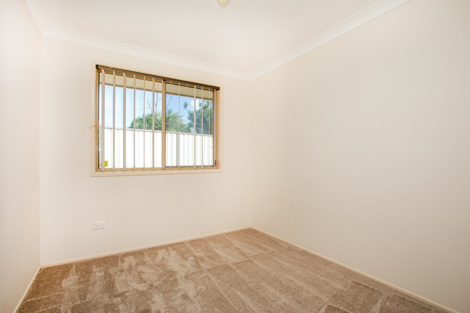 1/10 Quinton Close RUTHERFORD 11