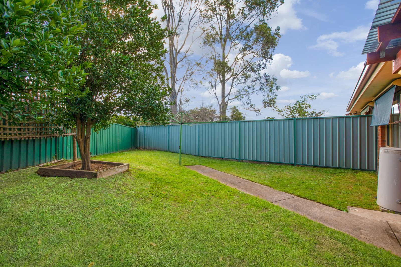 1/10 Quinton Close RUTHERFORD 14