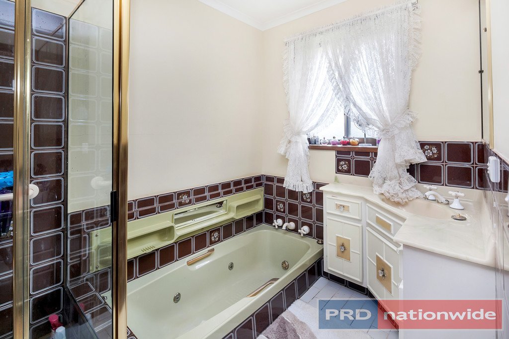 110 Sawyer Avenue CANADIAN 7