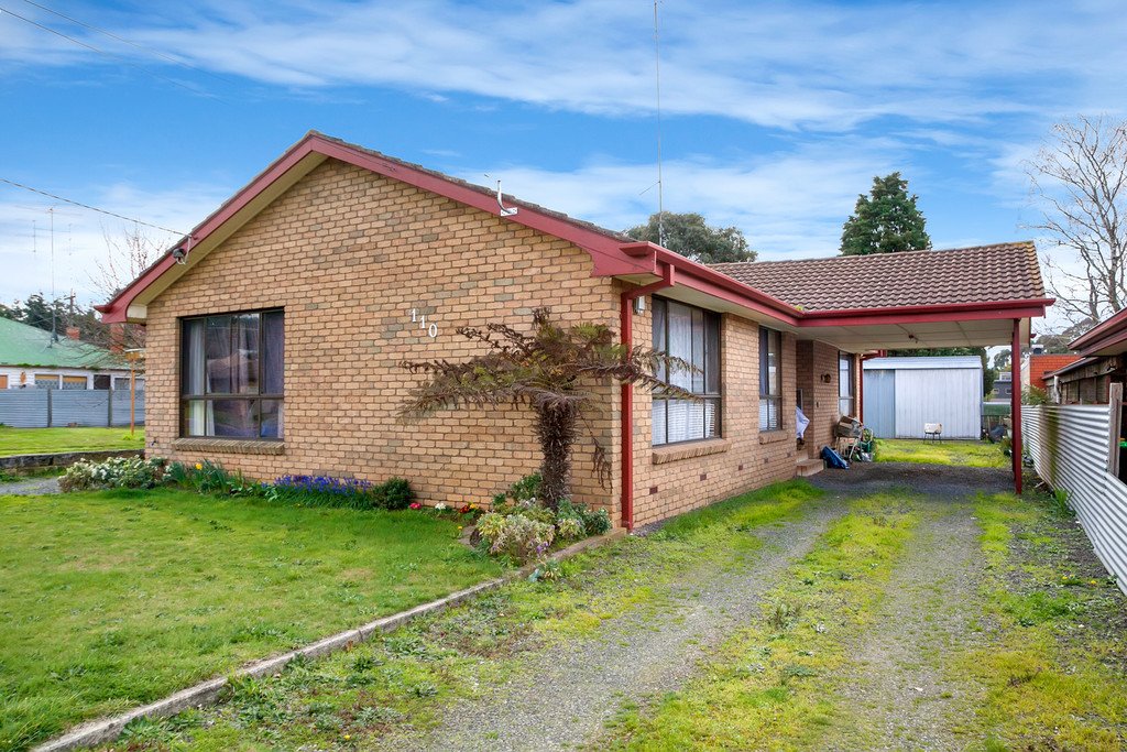 110 Sawyer Avenue CANADIAN 1