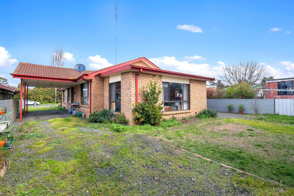 110 Sawyer Avenue CANADIAN 2