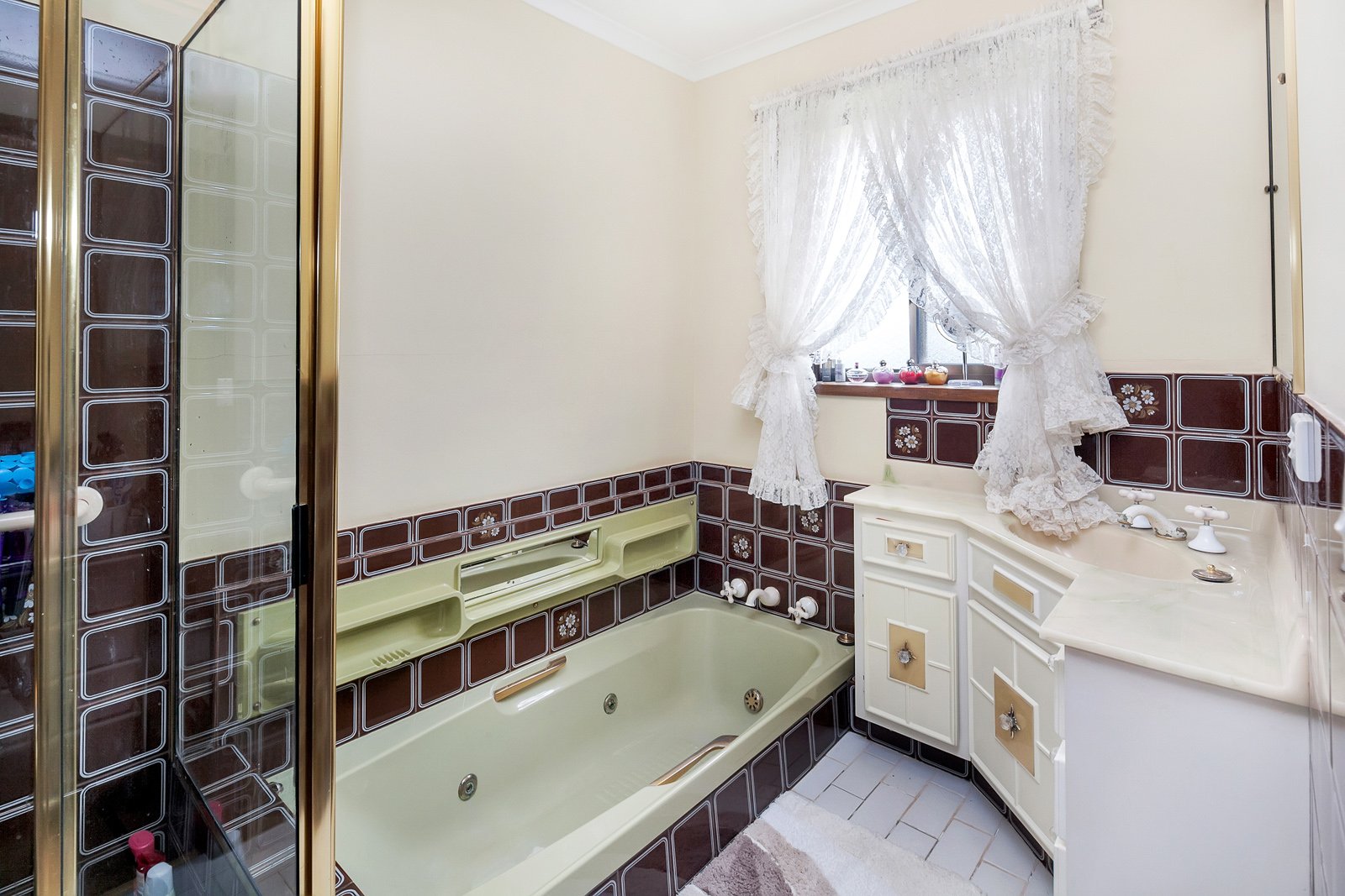 110 Sawyer Avenue CANADIAN 9