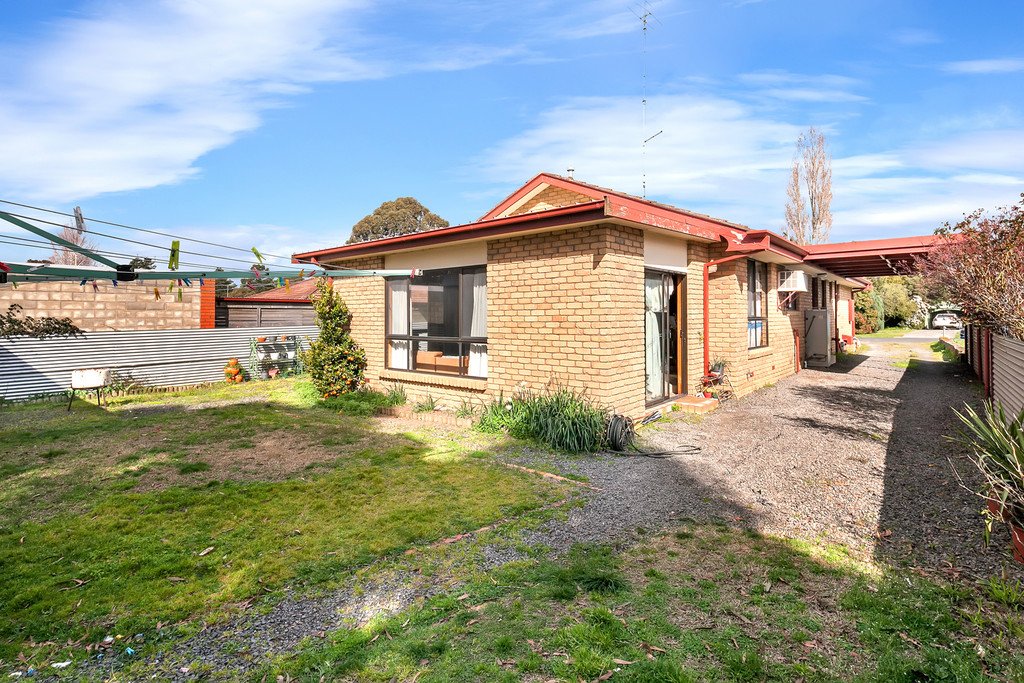 110 Sawyer Avenue CANADIAN 11