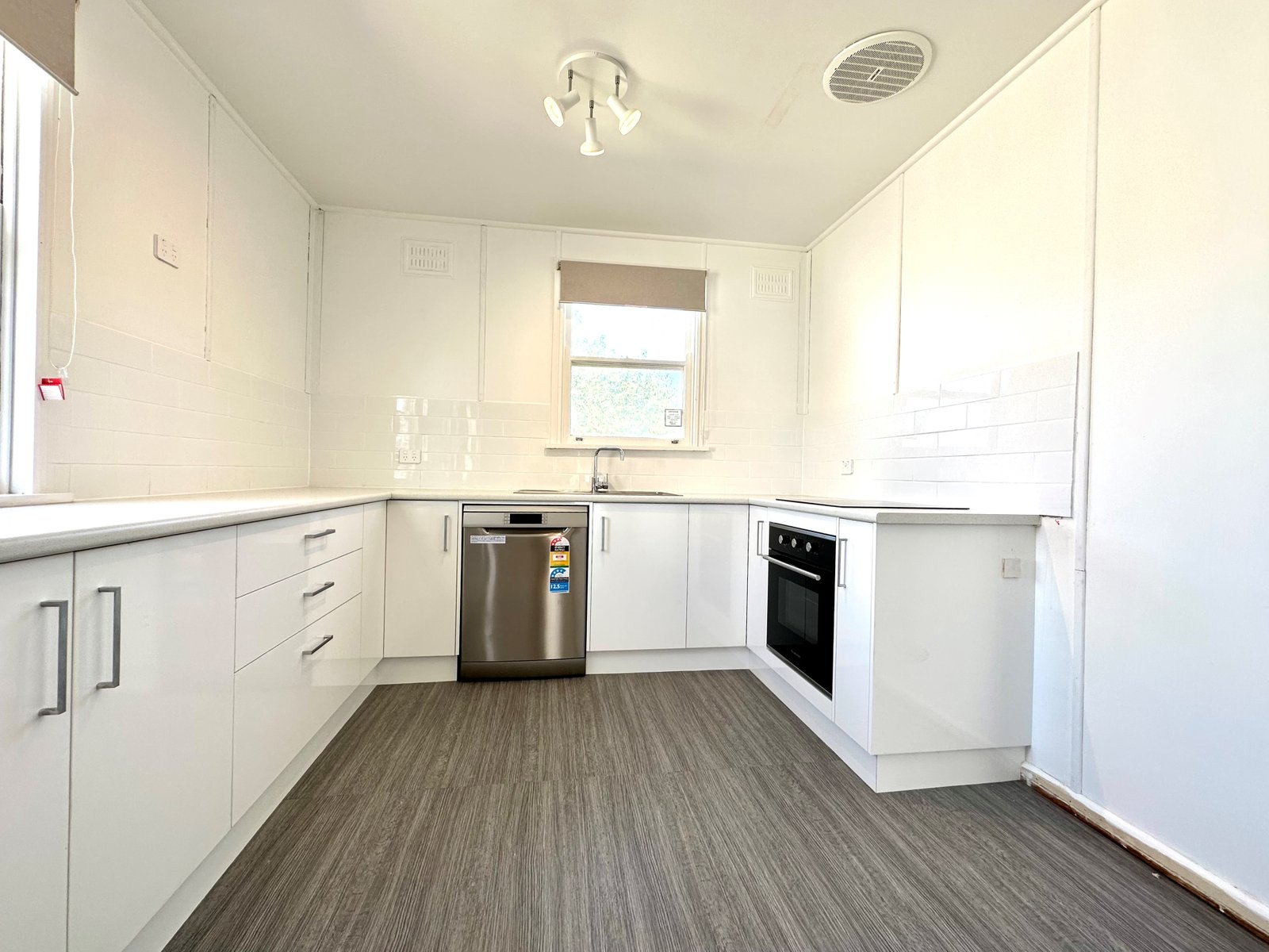 110 Susanne Street TAMWORTH 3