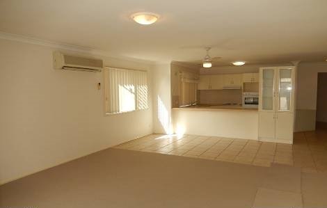 1/10 Tanias Place LABRADOR 2