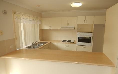 1/10 Tanias Place LABRADOR 4