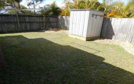 1/10 Tanias Place LABRADOR 8