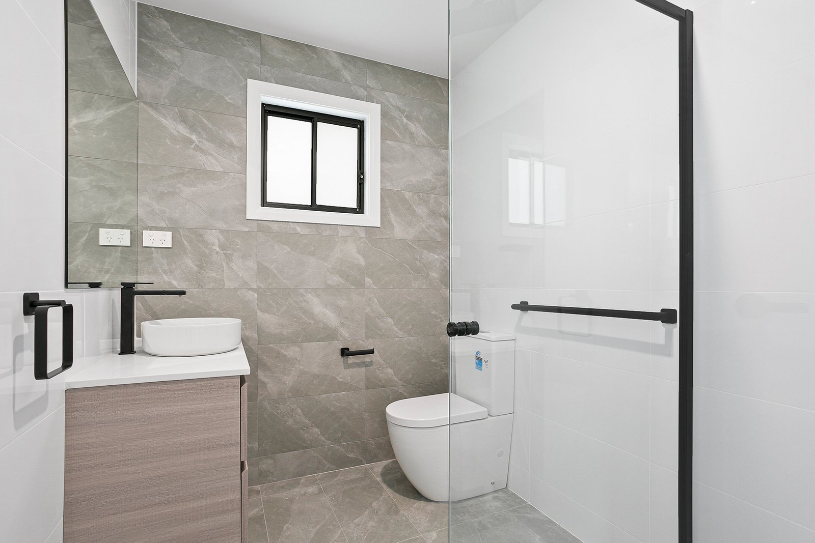 1/10 Taylor Rd  ALBION PARK 7