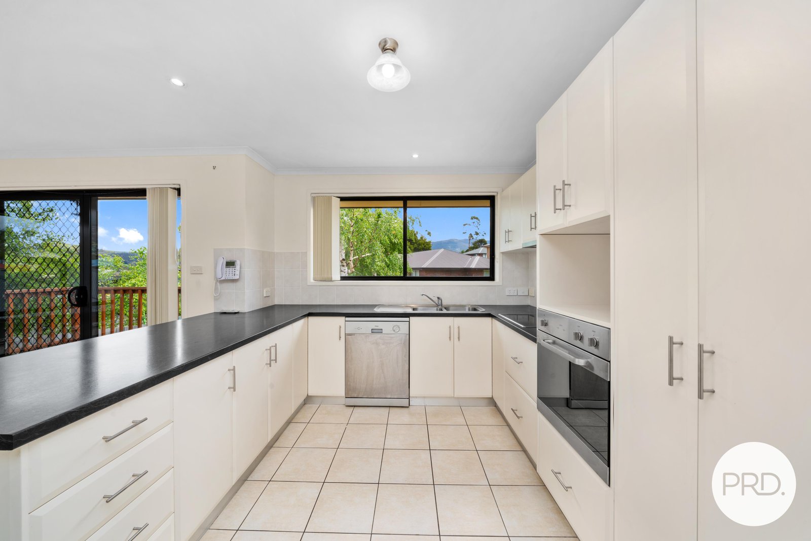 1/10 Trevally Court KINGSTON 3