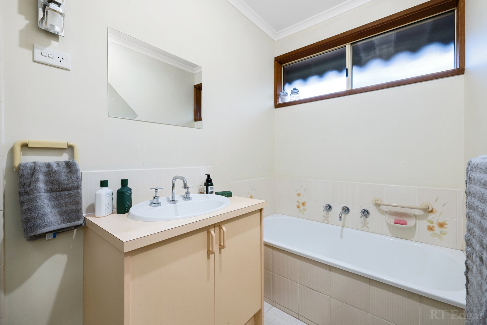 Real Estate and Property in 1/10 Valley Fair Drive, Narre Warren, VIC