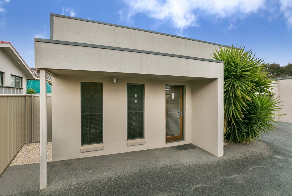 1/10 Wallaby Avenue KANGAROO FLAT 1