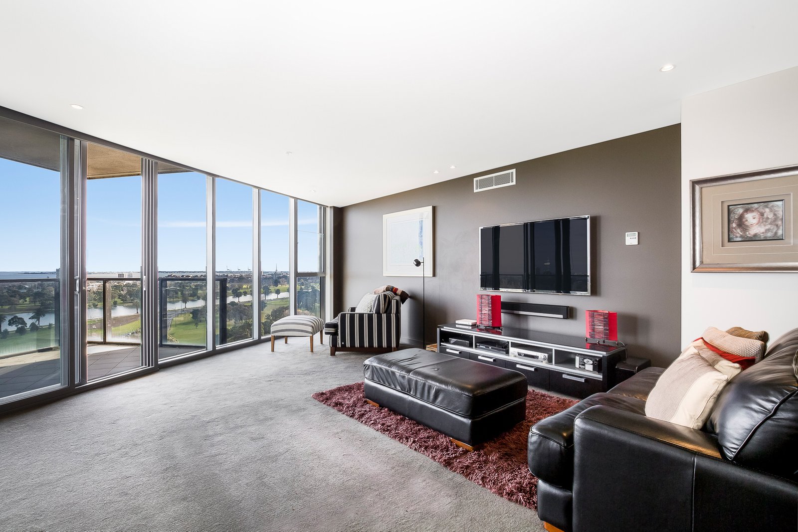 Gallery: 1101/55 Queens Road