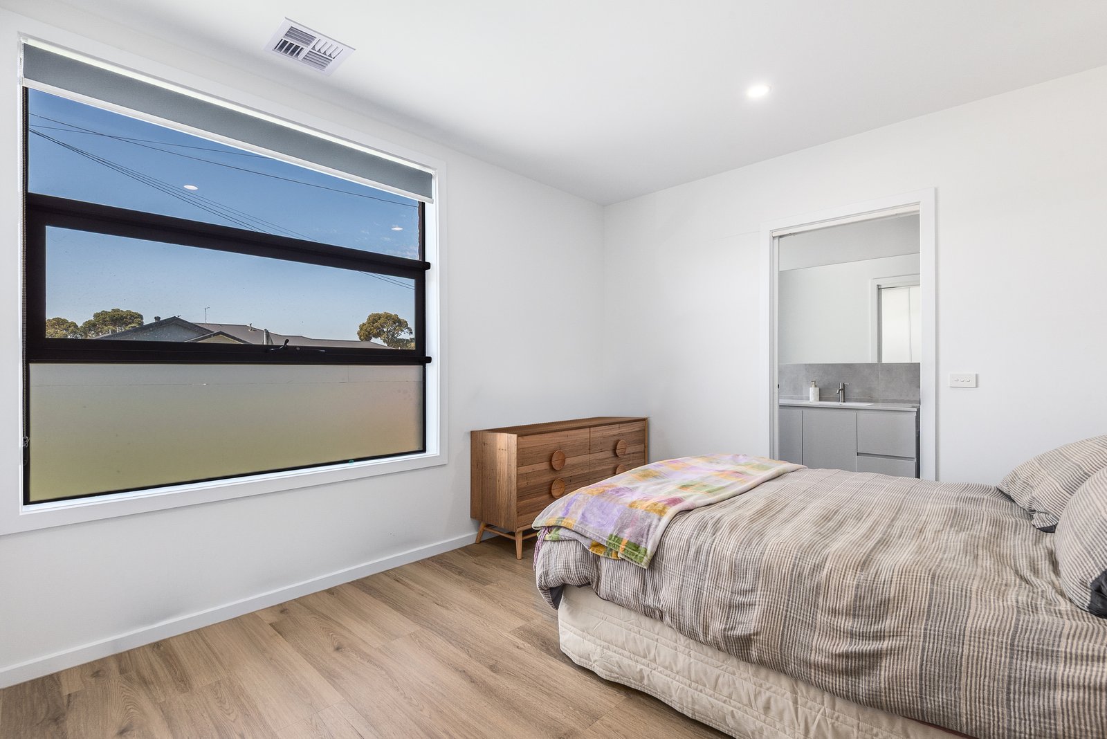 Gallery: 1/102 Helms Street