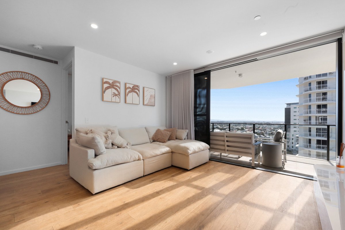 1102/6 Second Avenue Burleigh Heads 12
