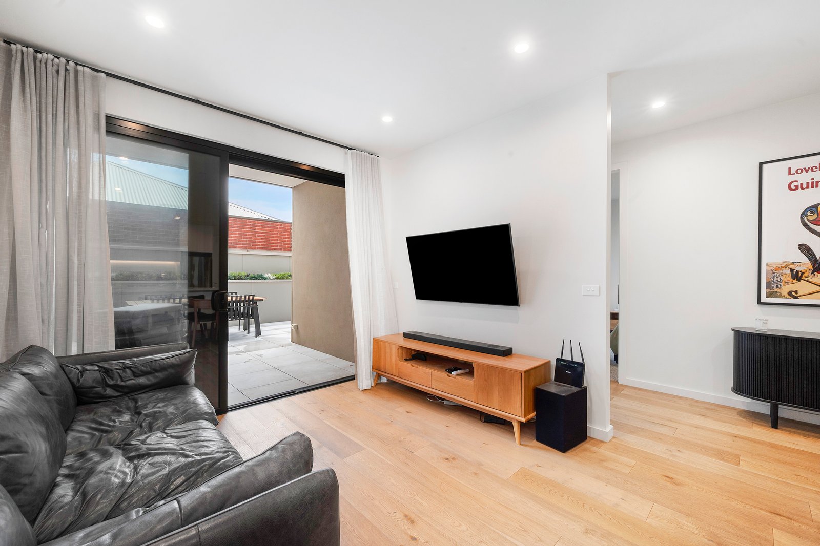 Gallery: 110/285 Neerim Road