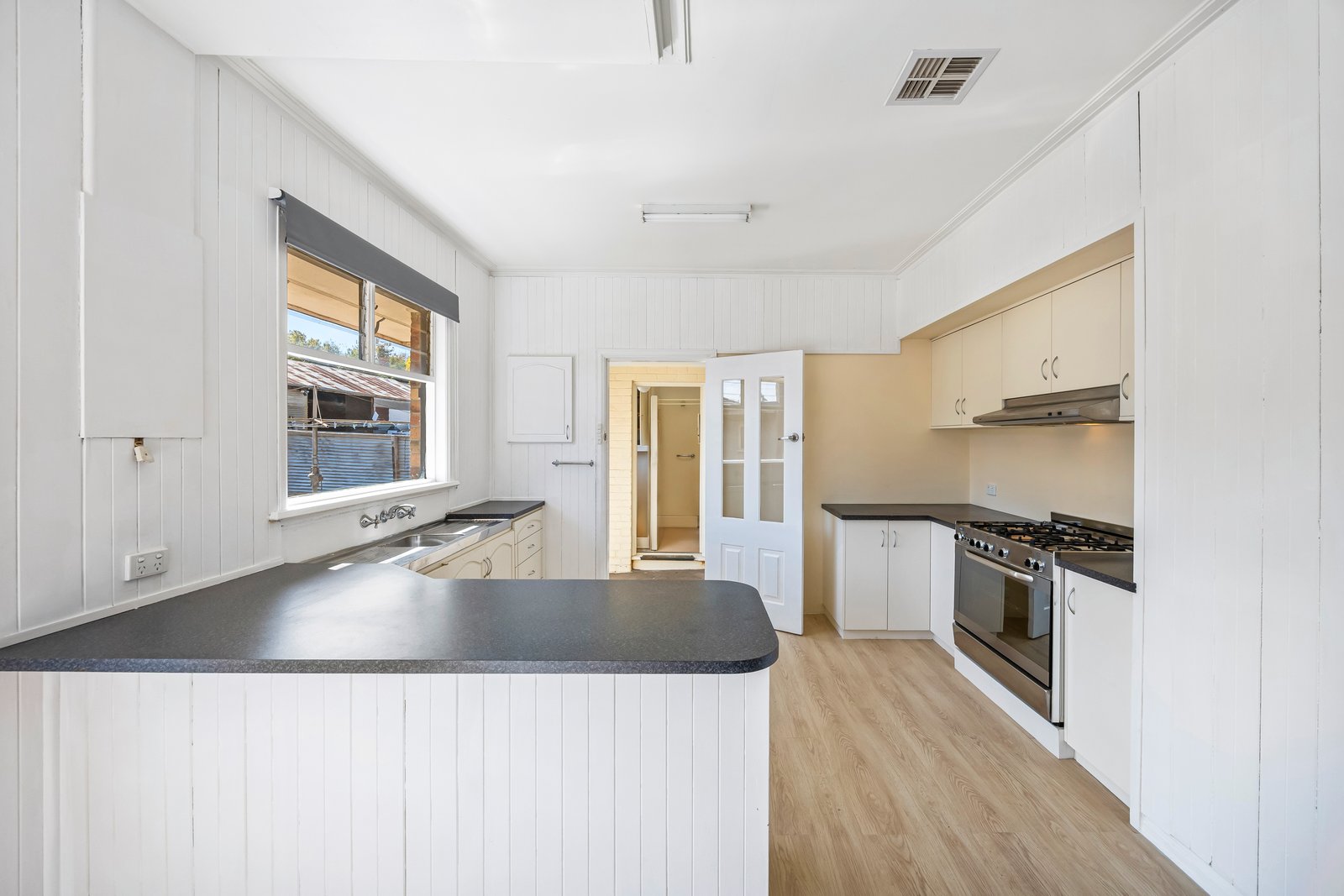 Gallery: 1103 Armstrong St North