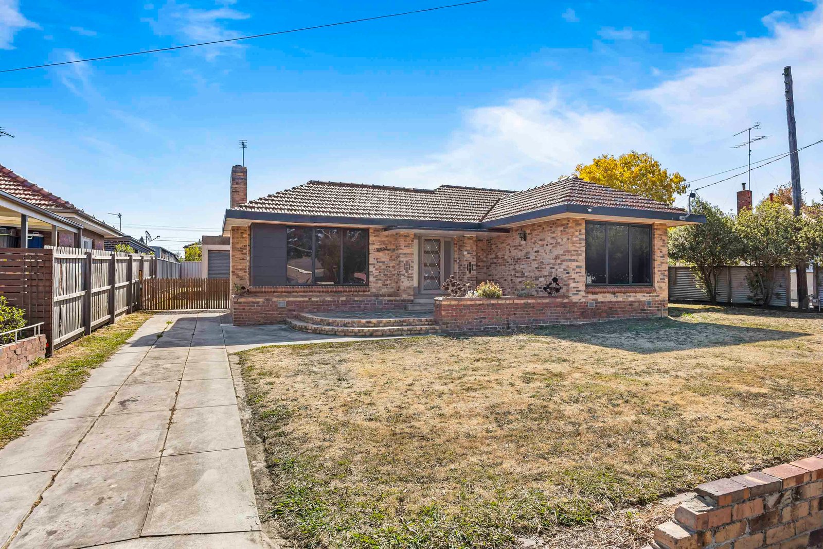 Gallery: 1103 Armstrong St North