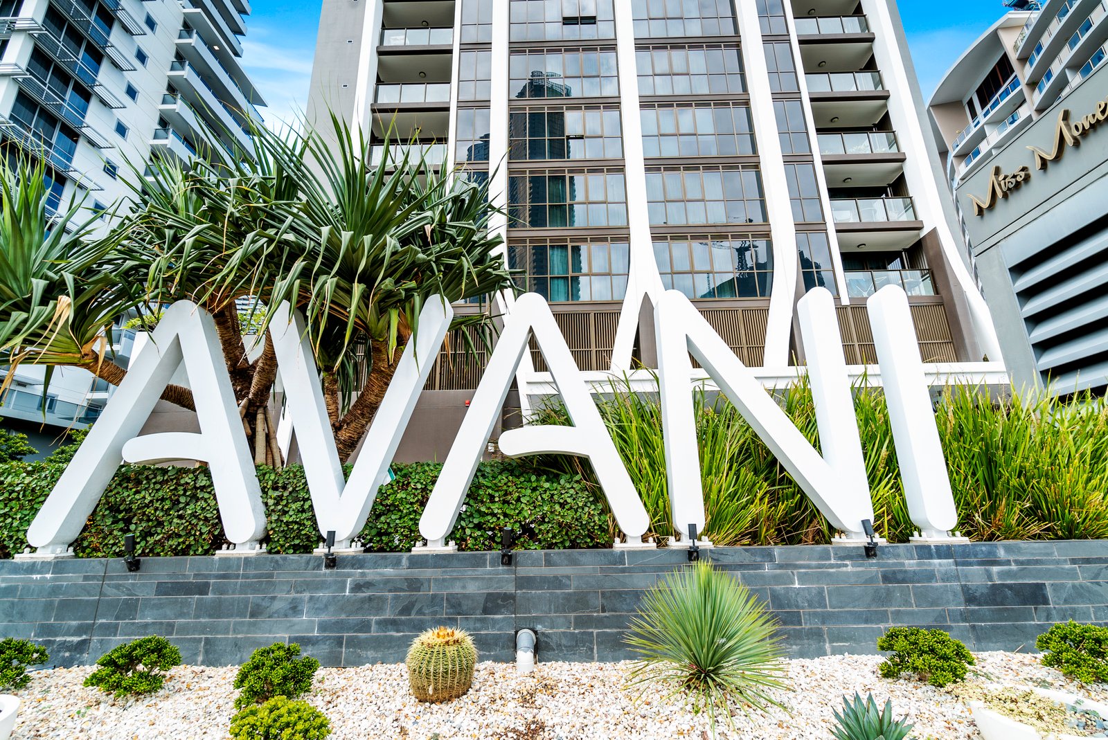 1103/2663 Gold Coast Highway BROADBEACH 17