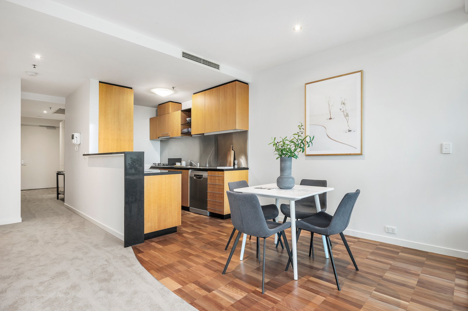 Gallery: 1103/582 St Kilda Road