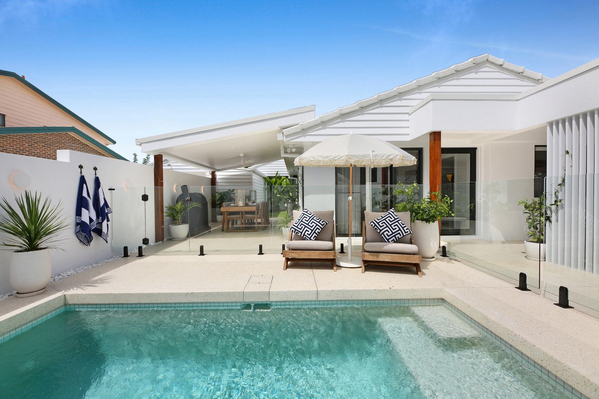 1/104 Christine Avenue Burleigh Waters 1