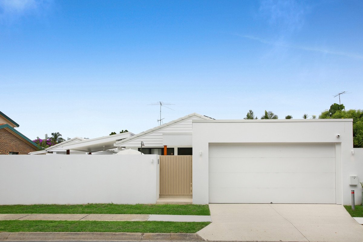 1/104 Christine Avenue Burleigh Waters 2