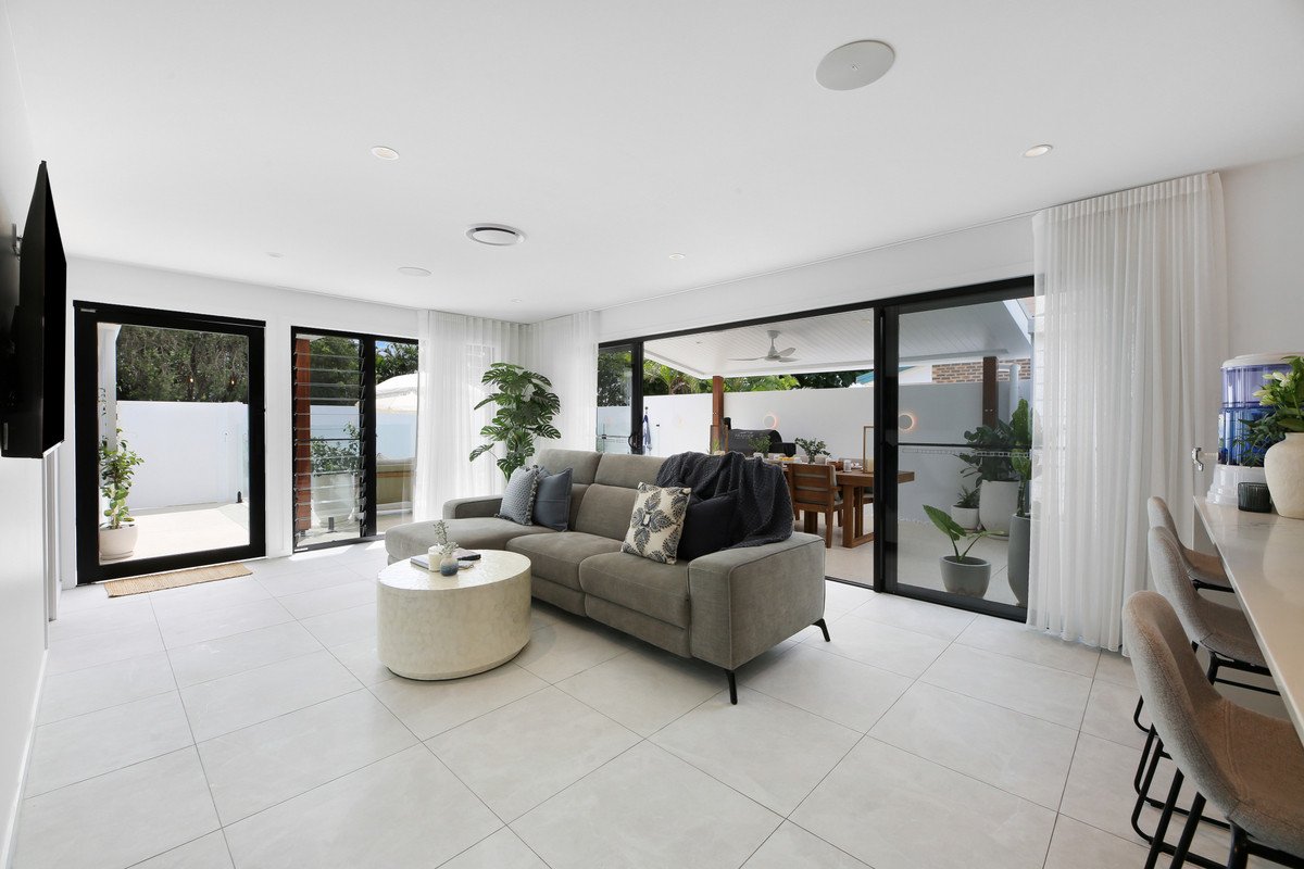 1/104 Christine Avenue Burleigh Waters 3