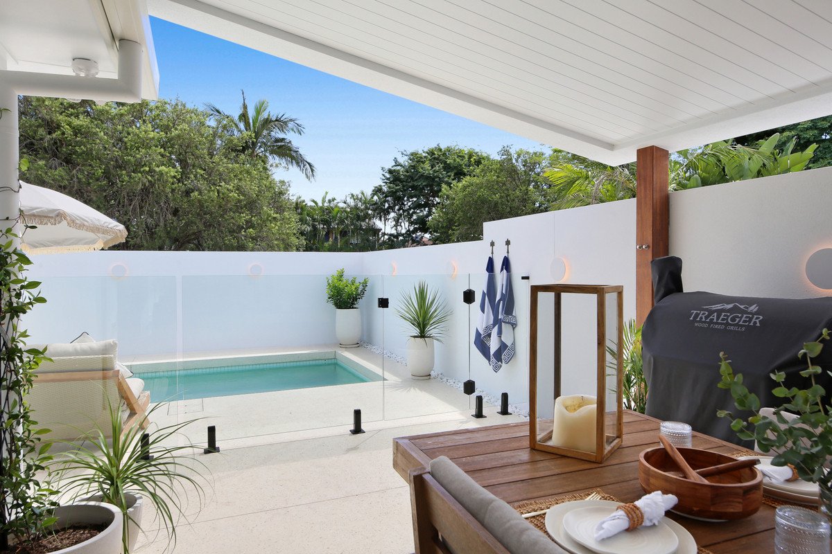 1/104 Christine Avenue Burleigh Waters 17