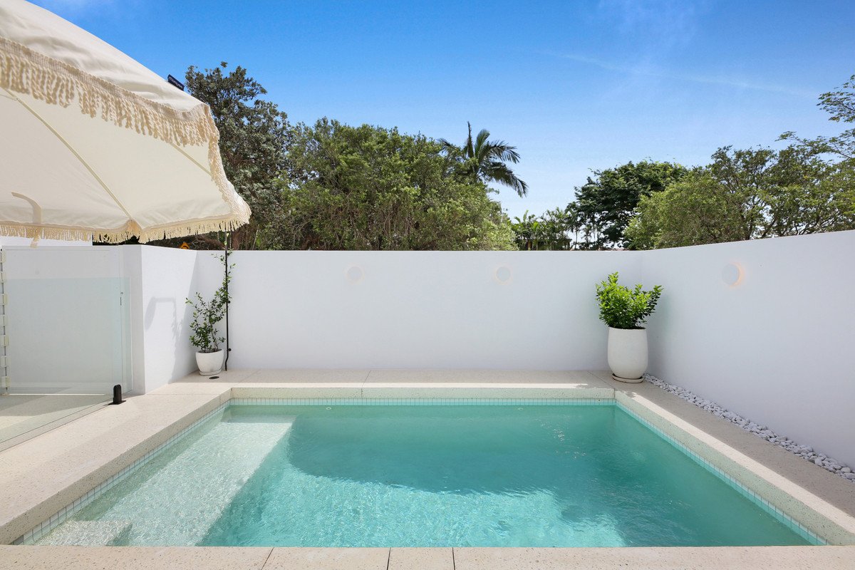 1/104 Christine Avenue Burleigh Waters 18