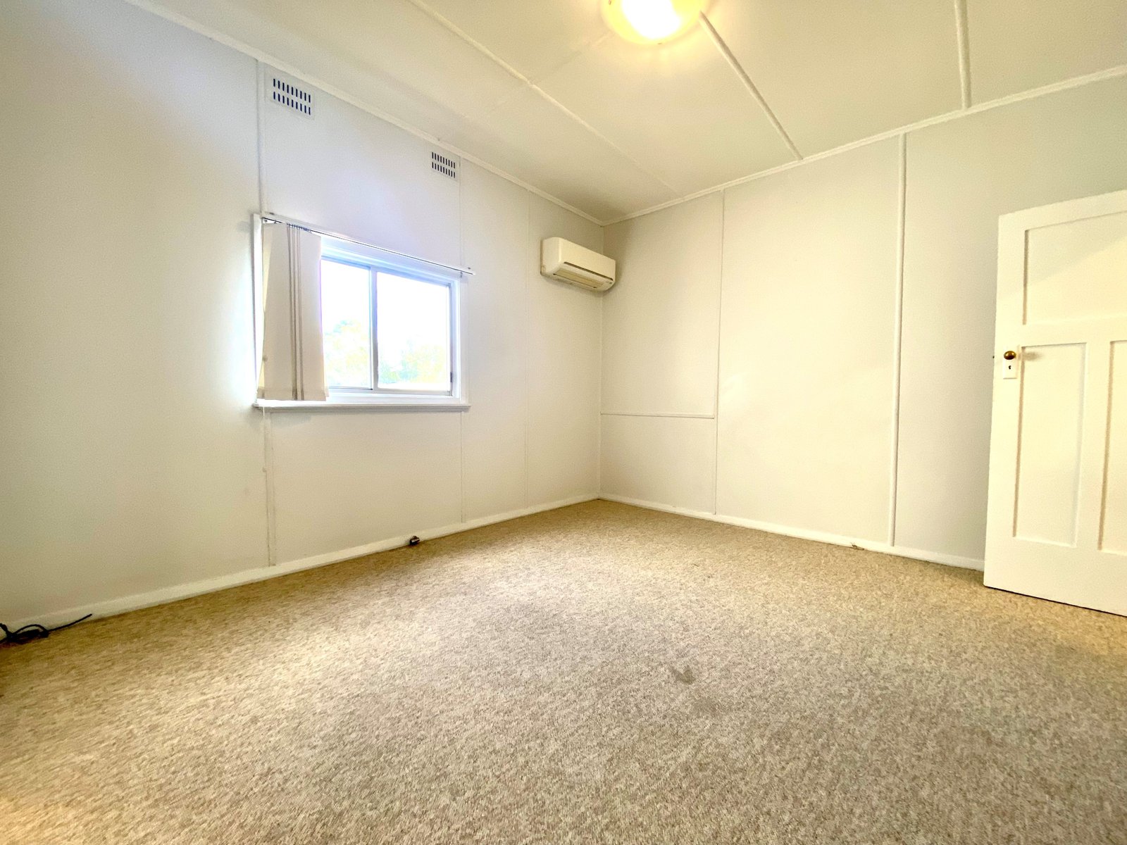 1/1049 Armidale Road TAMWORTH 4