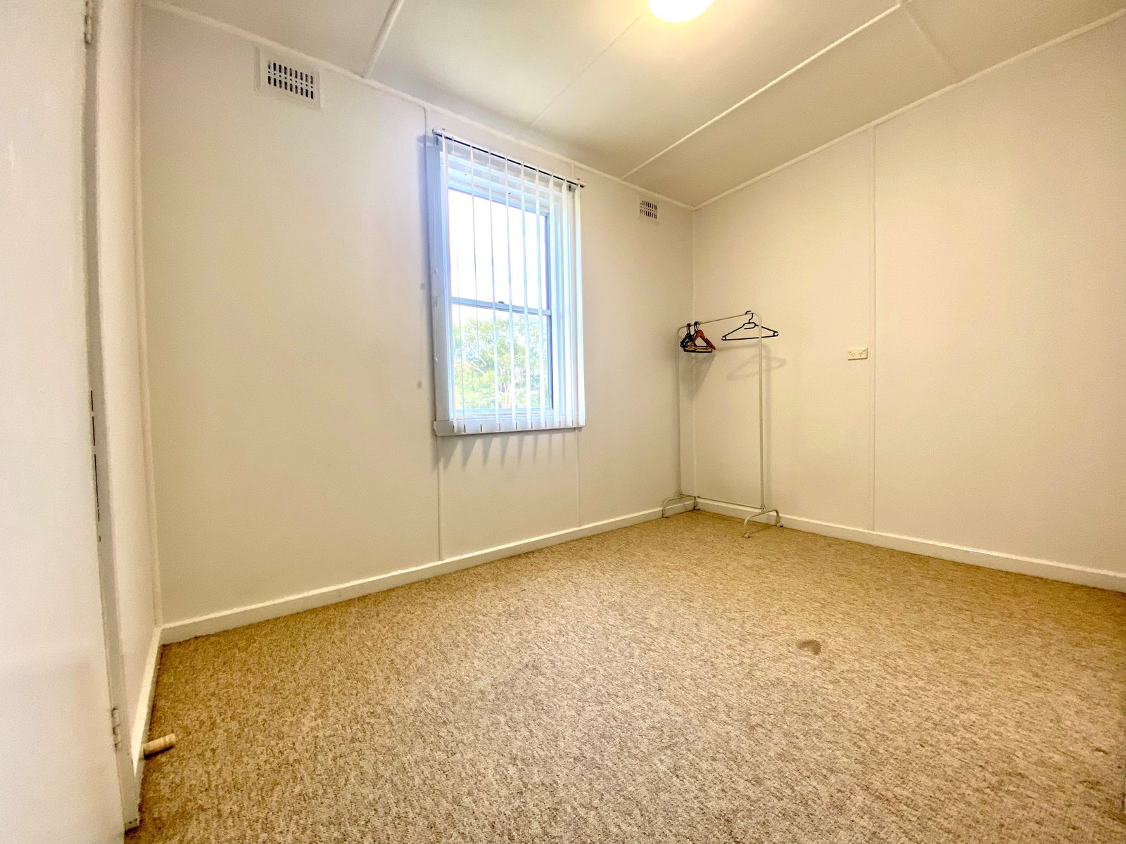 1/1049 Armidale Road TAMWORTH 6