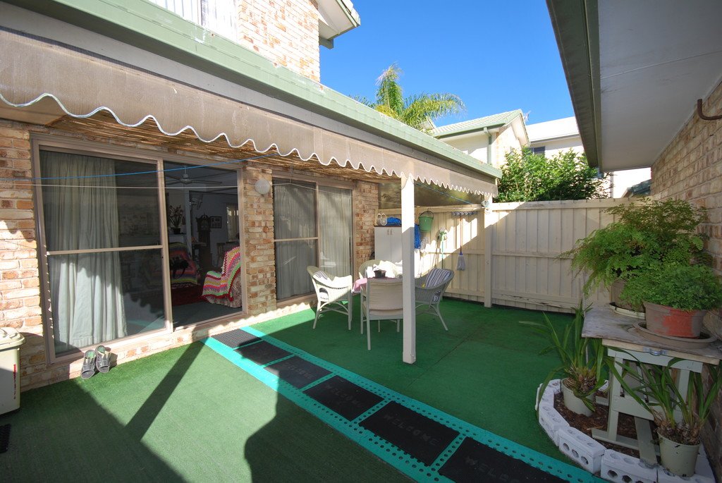 1/105 Nobby Parade MIAMI 9