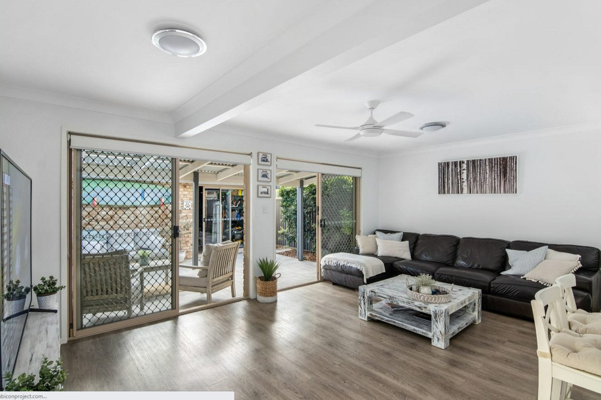 1/105 Nobby Parade MIAMI 4