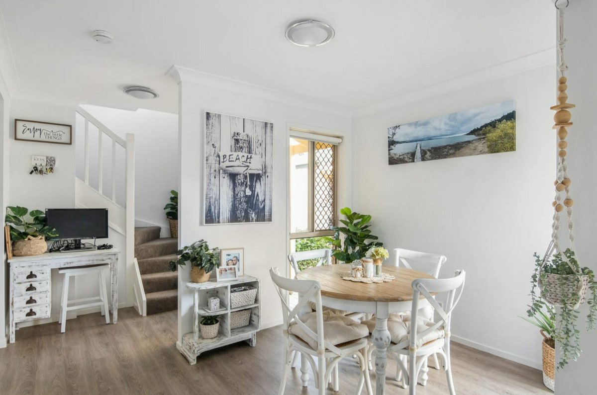 1/105 Nobby Parade MIAMI 6