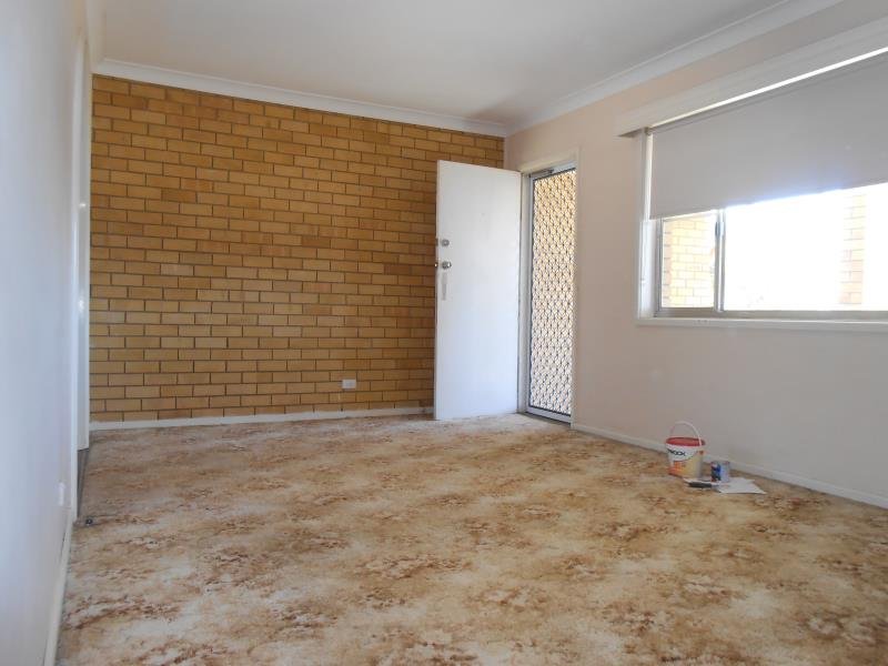 1/105 Robert Street TAMWORTH 4