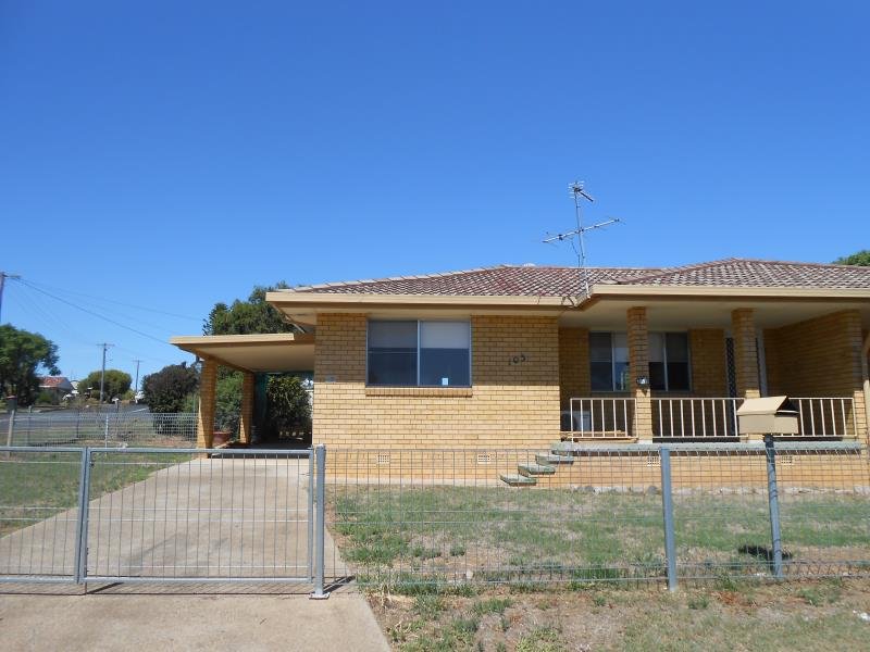 1/105 Robert Street TAMWORTH 7