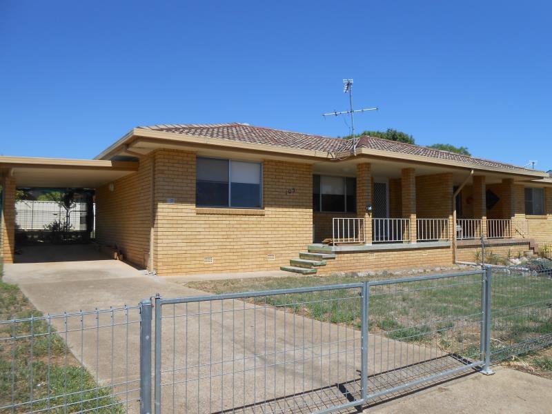 1/105 Robert Street TAMWORTH 1