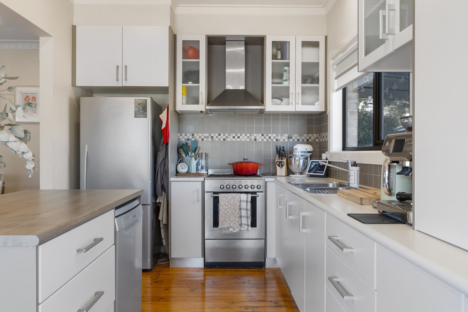 Gallery: 1106 Doveton St North