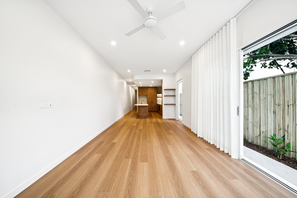 1/106 Sunshine Parade Miami 3