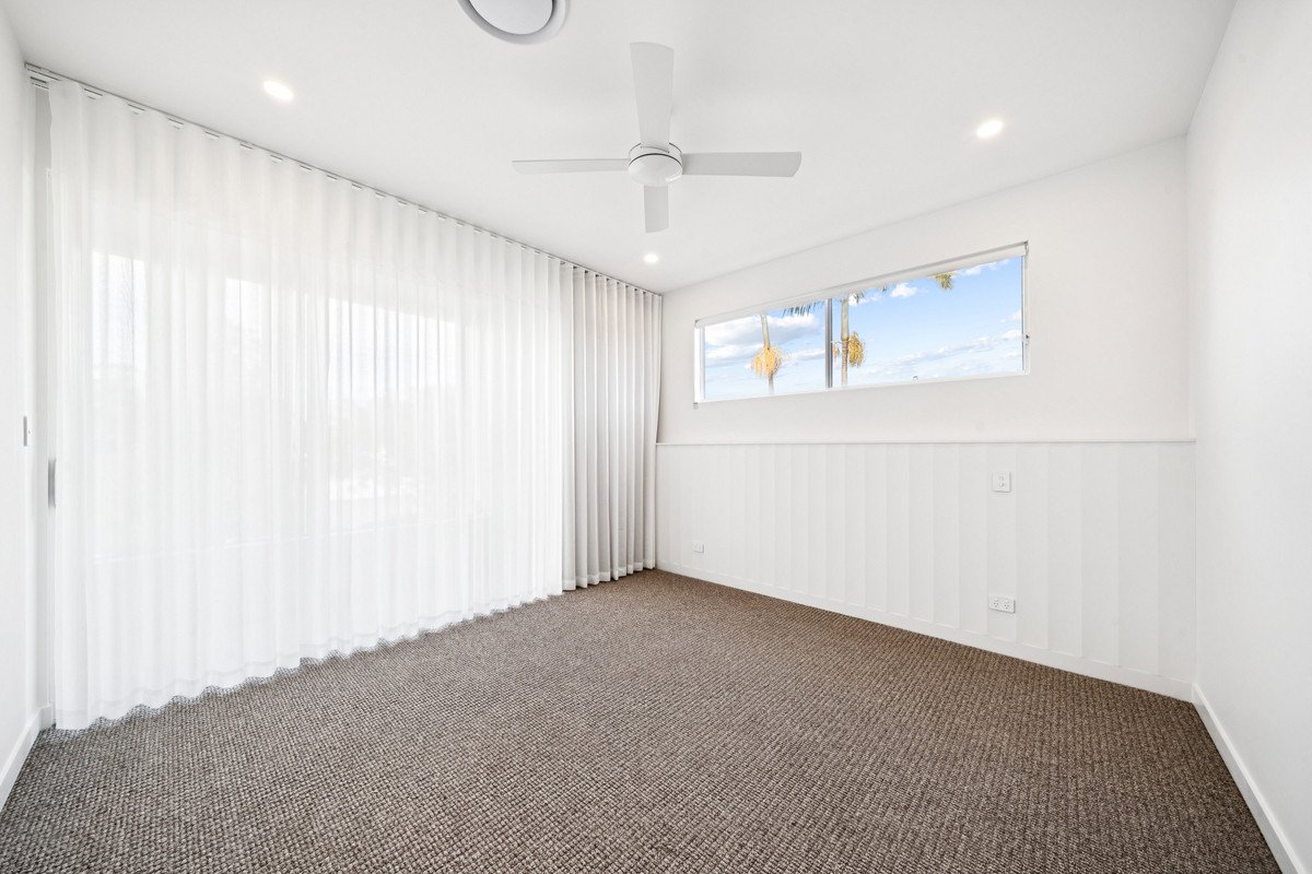 1/106 Sunshine Parade Miami 5