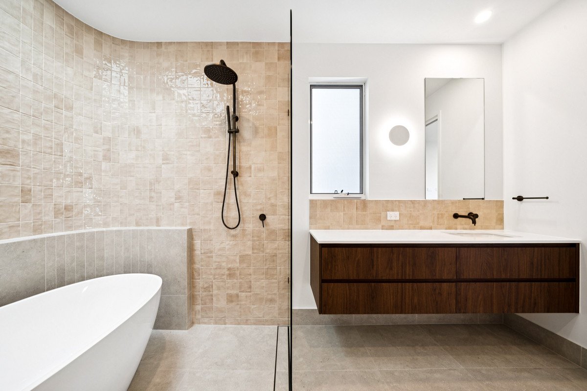 1/106 Sunshine Parade Miami 8