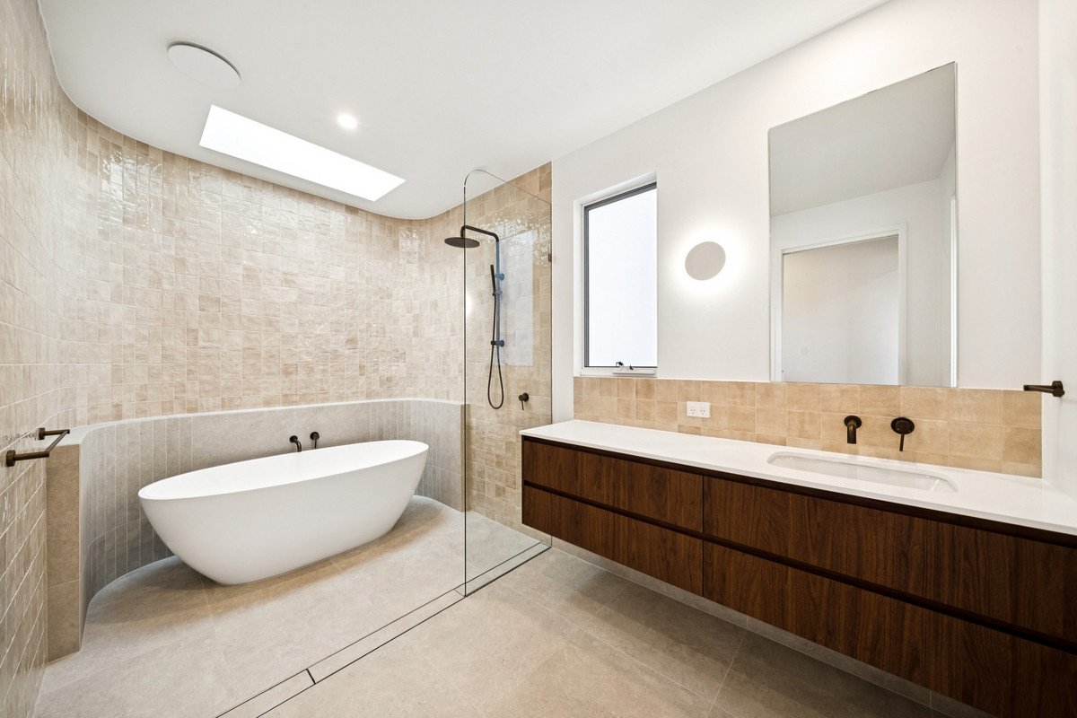 1/106 Sunshine Parade Miami 9